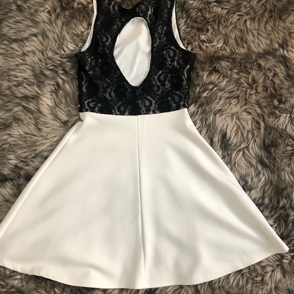 Black and white dress - Picture 2 of 4